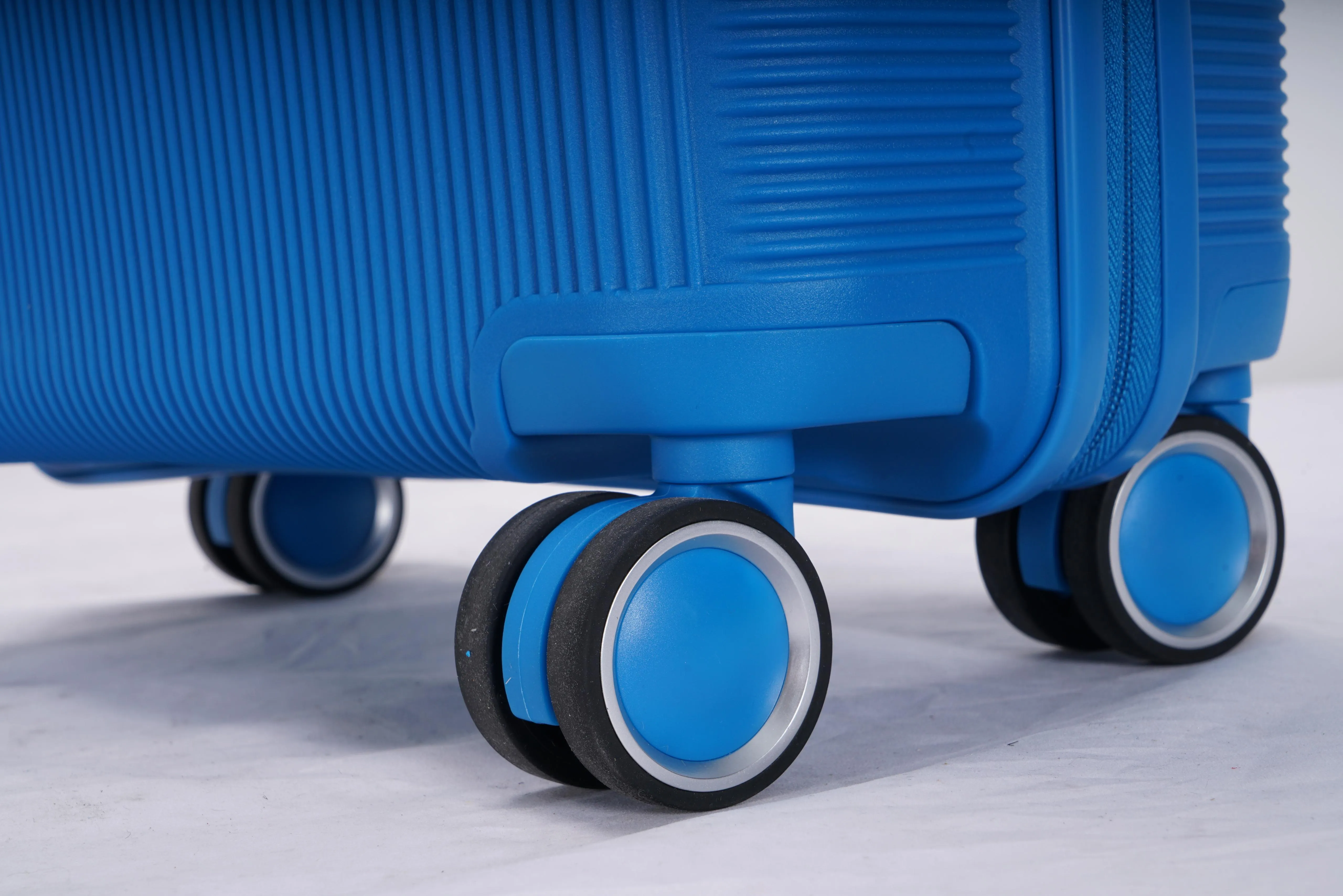 Justpack Pl106-  PP unbreakable 8 wheels Medium Luggage
