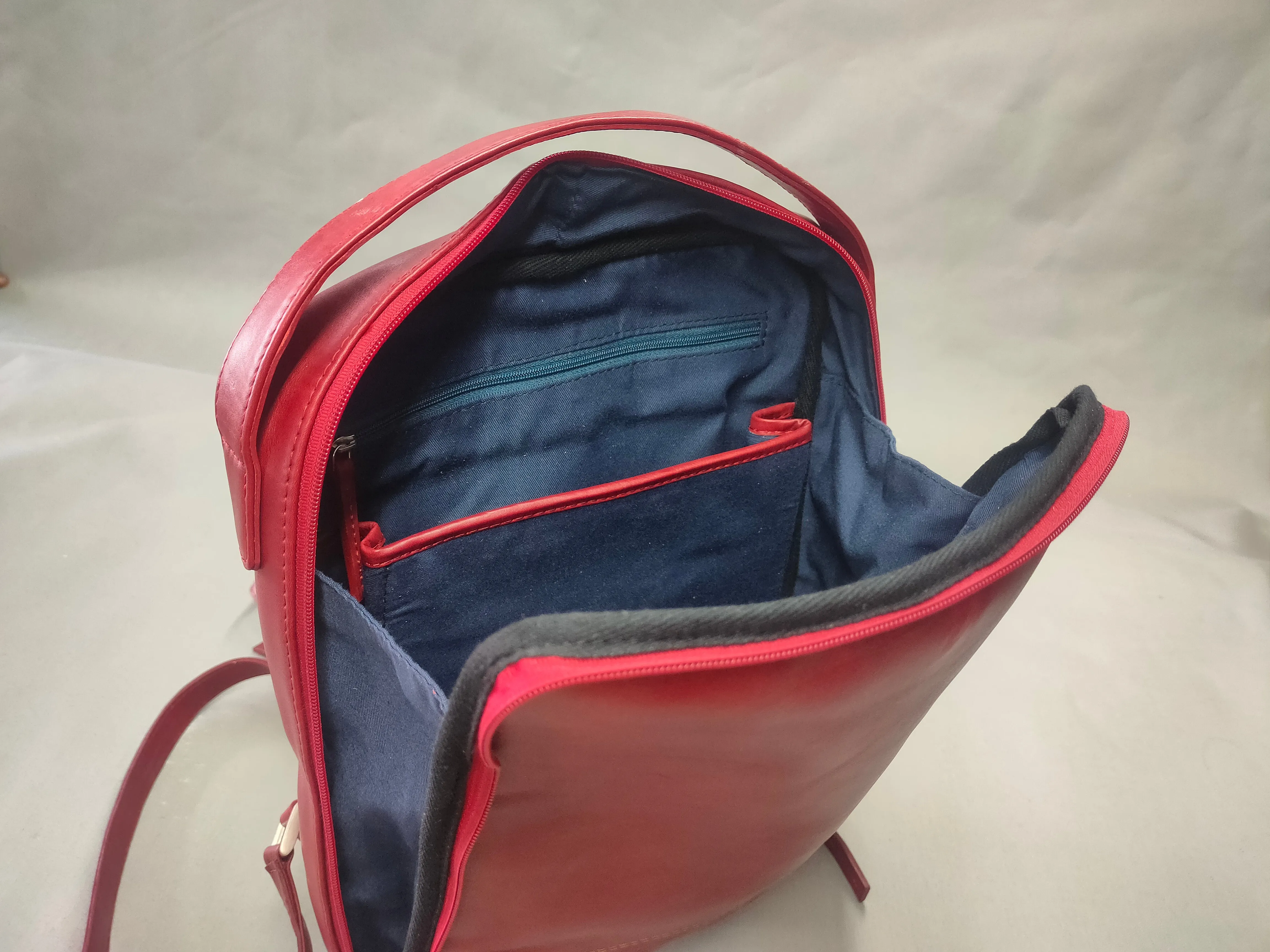 Kristoff backpack vachata red