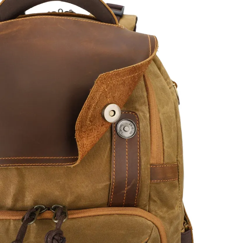 Vintage Camera Backpack | Sierra Nevada